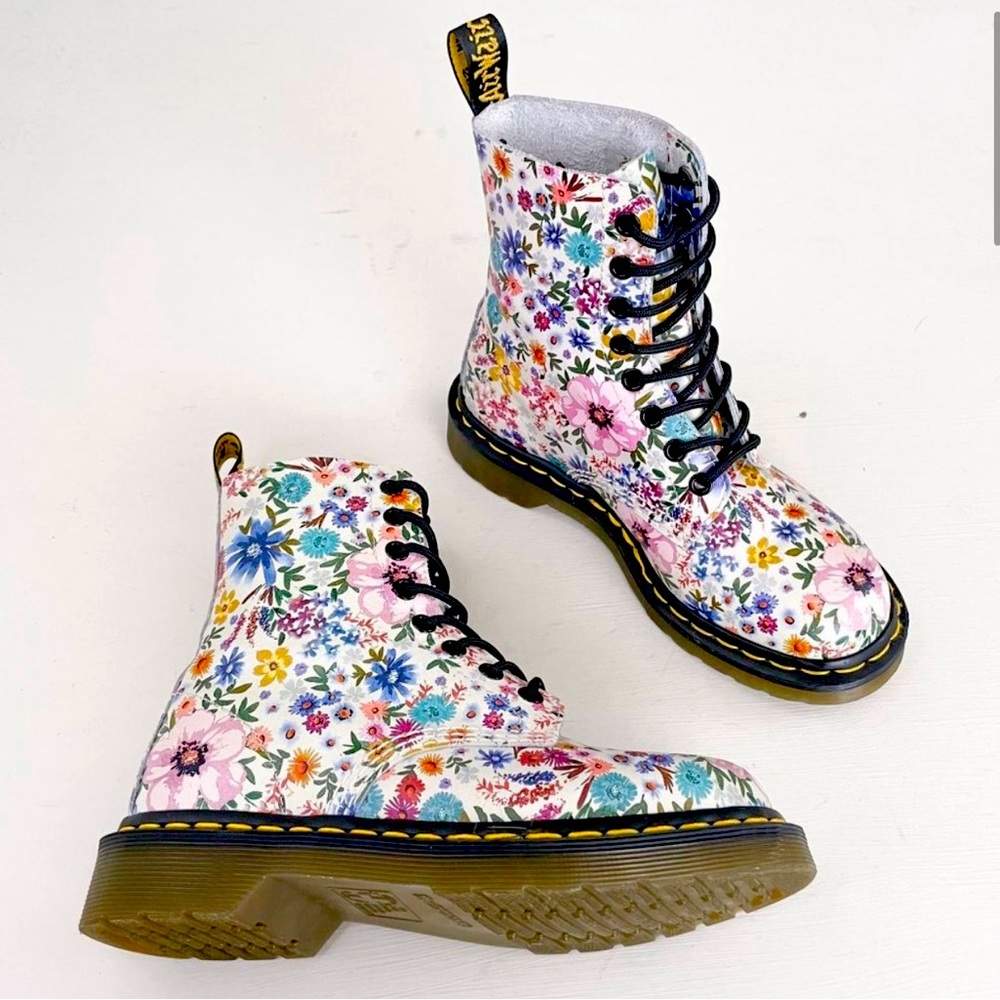 Dr. Martens White Floral 1460 Pascal WL Wanderlust Lace Up Boots Women's Size 7